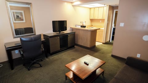 Executive Suite, 2 Double Beds, Non Smoking | Room amenity