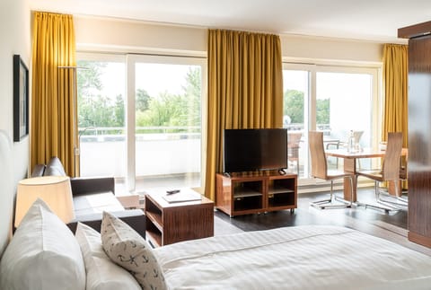 Hypo-allergenic bedding, minibar, in-room safe, desk