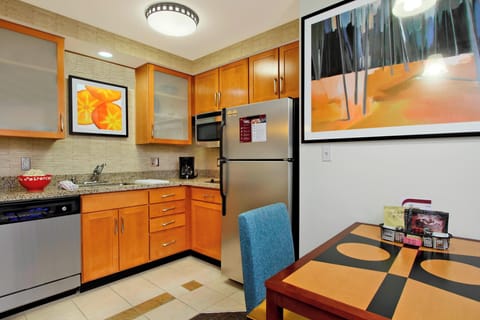 Full-size fridge, microwave, stovetop, dishwasher