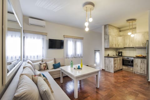 Deluxe Villa, 3 Bedrooms (Stella) | Private kitchen | Full-size fridge, oven, stovetop, espresso maker