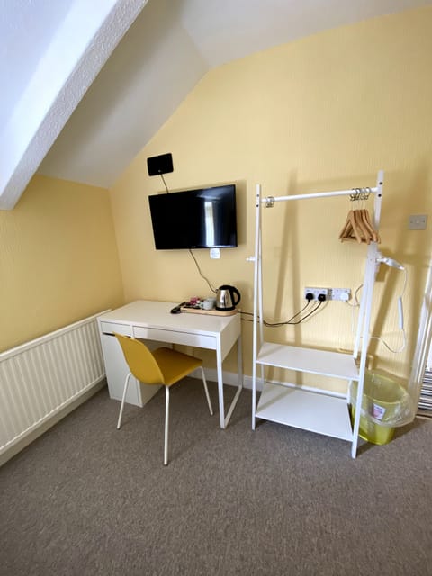 M | Iron/ironing board, free WiFi
