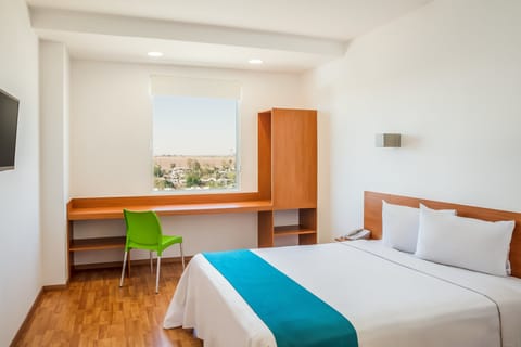 Superior Room, 1 Queen Bed | Premium bedding, in-room safe, desk, free WiFi