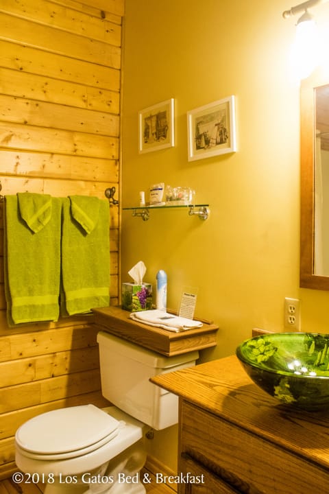 Cabin, Private Bathroom (Casa Verde |Valley View) | Bathroom | Shower, free toiletries, hair dryer, towels