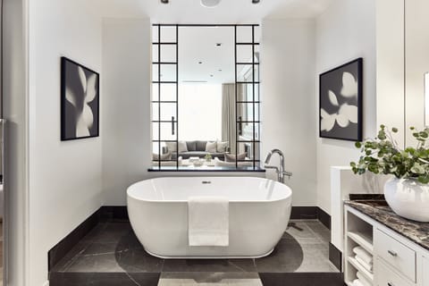 Luxury Penthouse, 2 Bedrooms, Kitchen, Partial Sea View (Halo) | Bathroom | Designer toiletries, hair dryer, bathrobes, slippers