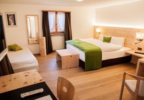 Comfort Double Room | In-room safe, desk, free cribs/infant beds, free WiFi