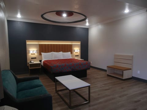 Room, 1 King Bed, Jetted Tub | Alarm clocks