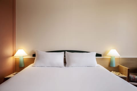 Standard Room, 1 Double Bed | Desk, soundproofing, free WiFi, bed sheets