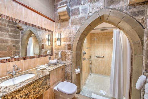 The De Lucy Suite | Bathroom | Shower, free toiletries, hair dryer, towels