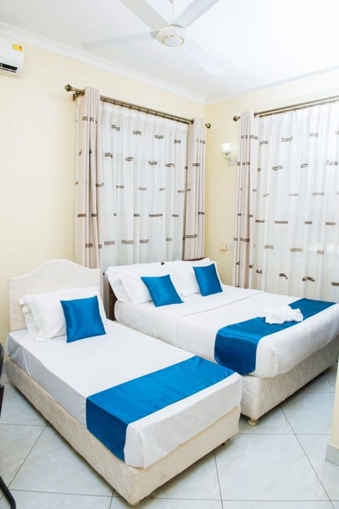 Family Room | In-room safe, free WiFi, bed sheets