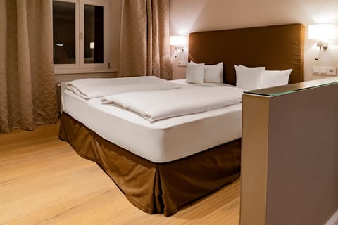 Comfort Double Room, 1 Double Bed | Minibar, in-room safe, desk, iron/ironing board