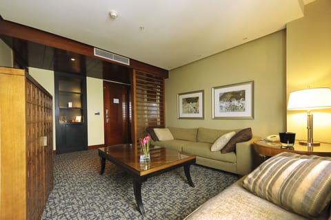 Deluxe Suite, 1 King Bed, Non Smoking | Living area | 32-inch LCD TV with cable channels, TV