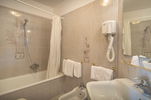 Superior Double or Twin Room | Bathroom | Free toiletries, hair dryer, bidet, towels