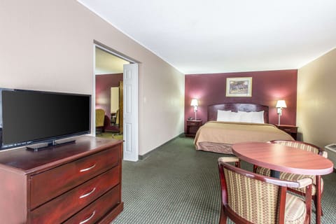 Suite, 1 King Bed, Non Smoking | Blackout drapes, soundproofing, iron/ironing board, free WiFi