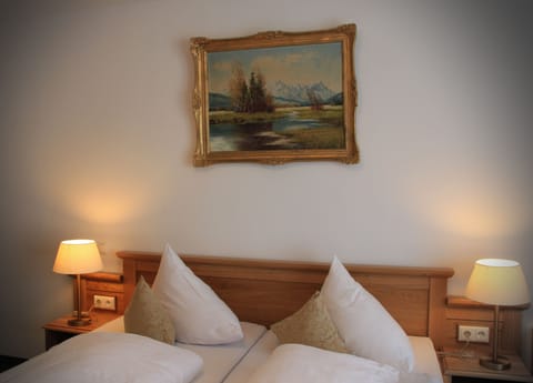 Superior Double Room | Hypo-allergenic bedding, desk, iron/ironing board