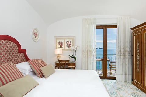 Deluxe Double Room, Terrace, Sea View | Down comforters, minibar, in-room safe, desk