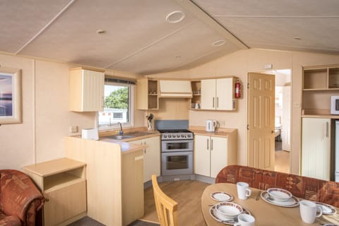 3 Bedroom Bronze Caravan | Private kitchen | Full-size fridge, microwave, oven