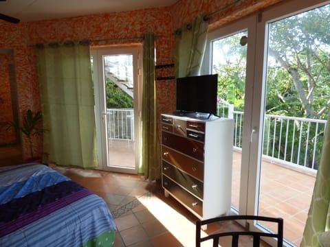 Apartment, 1 Double Bed | Individually decorated, individually furnished, blackout drapes