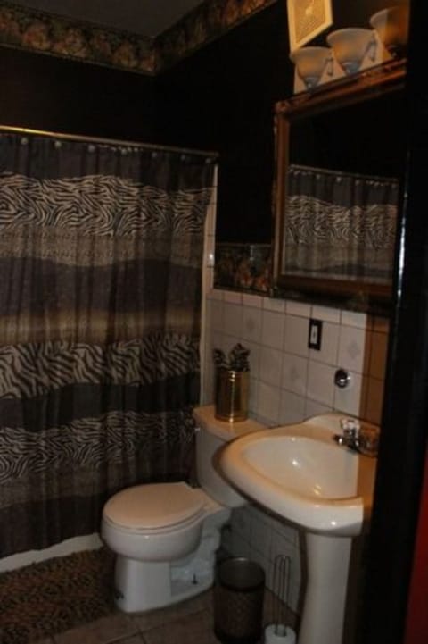 Room, Private Bathroom (Kenya) | Bathroom | Free toiletries, hair dryer, towels