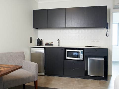 Executive Studio | Private kitchenette | Fridge, microwave, dishwasher, espresso maker