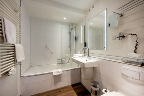 Standard Double Room, Private Bathroom | Bathroom