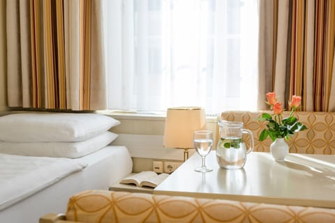 Single Room | Hypo-allergenic bedding, Select Comfort beds, minibar, in-room safe