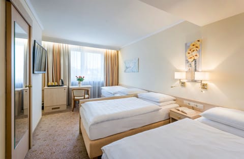 Triple Room | Hypo-allergenic bedding, Select Comfort beds, minibar, in-room safe