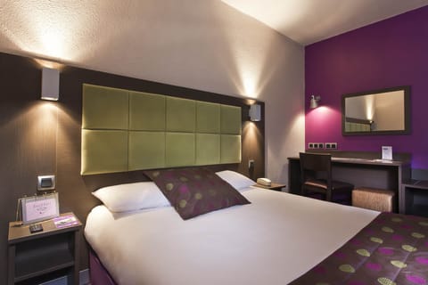 Premium bedding, down comforters, desk, blackout drapes