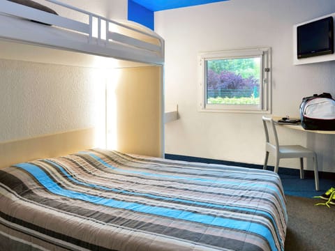 Room, Multiple Beds | Desk, free WiFi, bed sheets