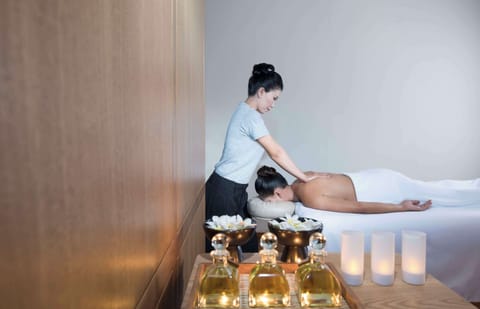 Couples treatment rooms, aromatherapy, Thai massages