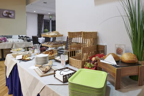 Daily buffet breakfast (EUR 19 per person)
