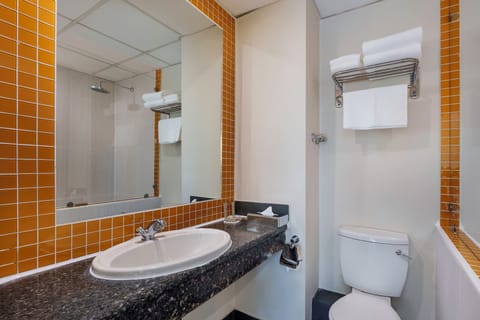 Room, 1 King Bed, City View | Bathroom | Shower, free toiletries, hair dryer, towels