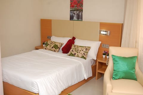 Premium Single Room, 1 Bedroom, Private Bathroom | Premium bedding, in-room safe, desk, free WiFi