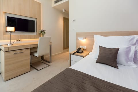 Standard Single Room, Balcony, Tower | Minibar, in-room safe, individually decorated, individually furnished