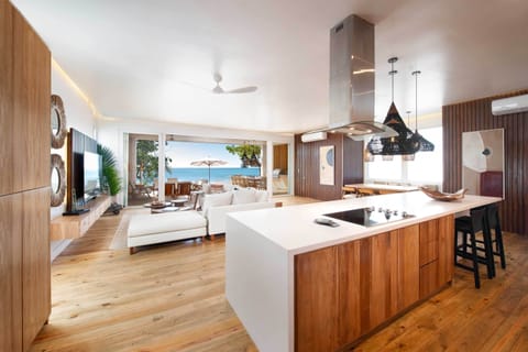 Family House, Ocean View | Private kitchen