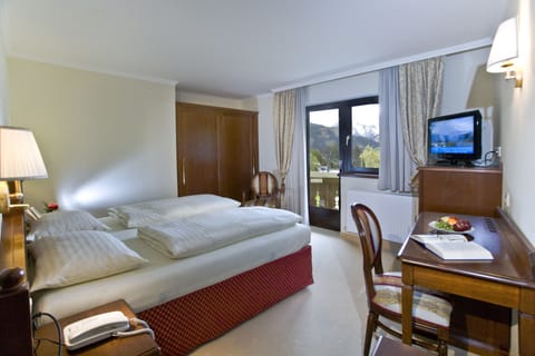 Double Room, 1 Double Bed, Balcony, Mountain View | Down comforters, minibar, in-room safe, desk