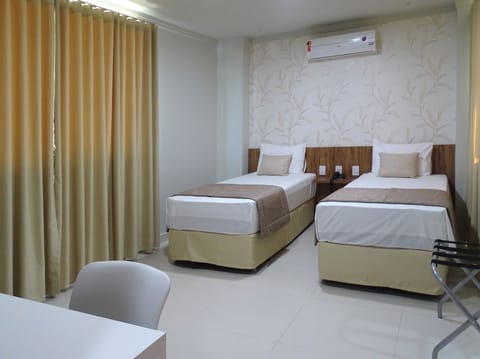 Deluxe Twin Room | Minibar, desk, blackout drapes, free WiFi