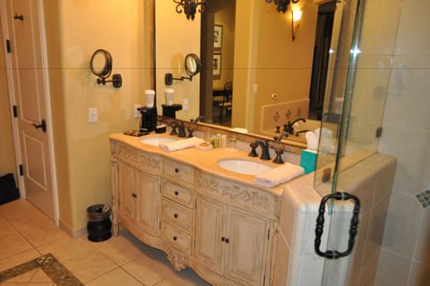 Valencia | Bathroom | Separate tub and shower, jetted tub, hydromassage showerhead