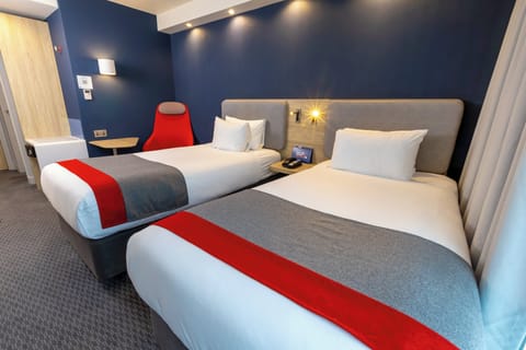 Standard Room, 2 Twin Beds | Hypo-allergenic bedding, in-room safe, desk, blackout drapes