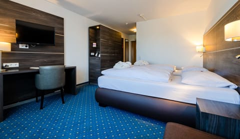 Comfort Double or Twin Room | In-room safe, desk, soundproofing, free WiFi