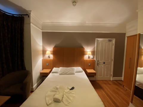 Standard Double Room | Premium bedding, laptop workspace, iron/ironing board, free WiFi