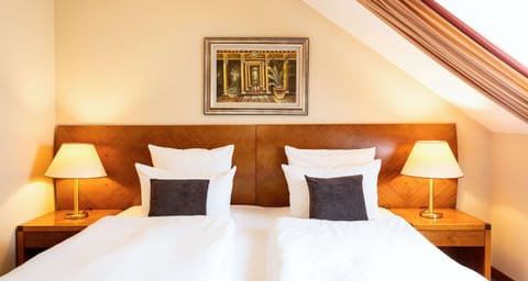 Suite, 1 Double Bed | Premium bedding, in-room safe, desk, laptop workspace