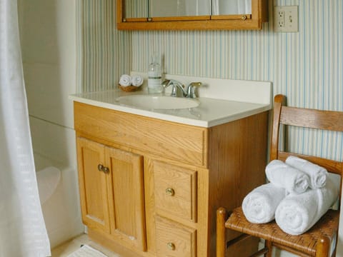 Standard Double Room, Ensuite (Uncle Charlie's Room) | Bathroom