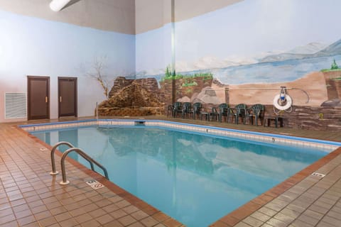 Indoor pool, seasonal outdoor pool, sun loungers