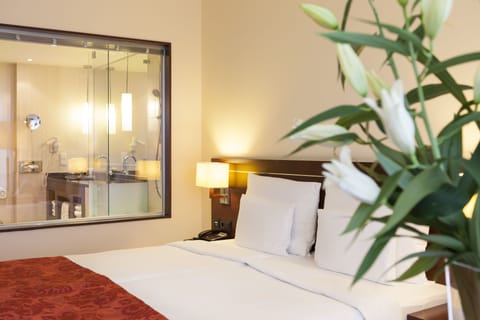 Premium bedding, free minibar, in-room safe, desk