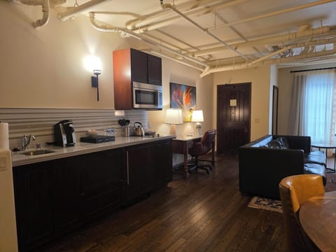 Suite, Mezzanine | 1 bedroom, Frette Italian sheets, premium bedding, down comforters