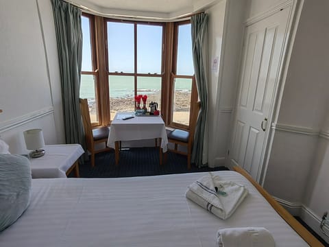 Double Room, Sea View | Desk, iron/ironing board, free WiFi, bed sheets