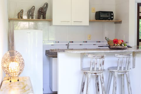 Deluxe Apartment  | Private kitchen | Fridge, stovetop, cookware/dishes/utensils