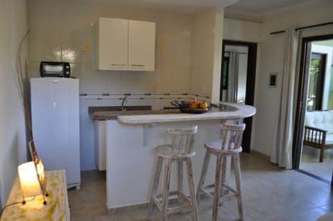 Deluxe Apartment  | Private kitchenette | Fridge, stovetop, cookware/dishes/utensils