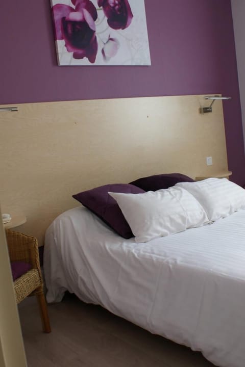 Standard Double Room | In-room safe, soundproofing, free WiFi