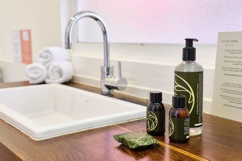 Triple Room | Bathroom | Shower, designer toiletries, hair dryer, towels